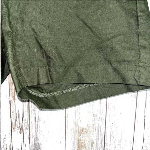 NWT Banana Republic Dark Green Latch Button 5” Inseam Shorts - Picture 2 of 6